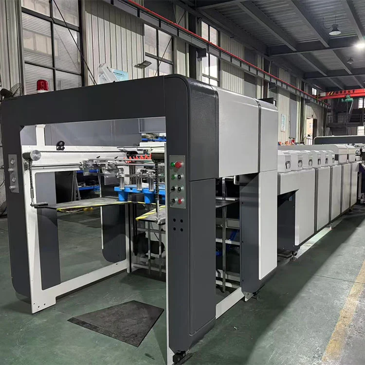 Automaattinen paksun ohuen paperin UV-öljylakkakone